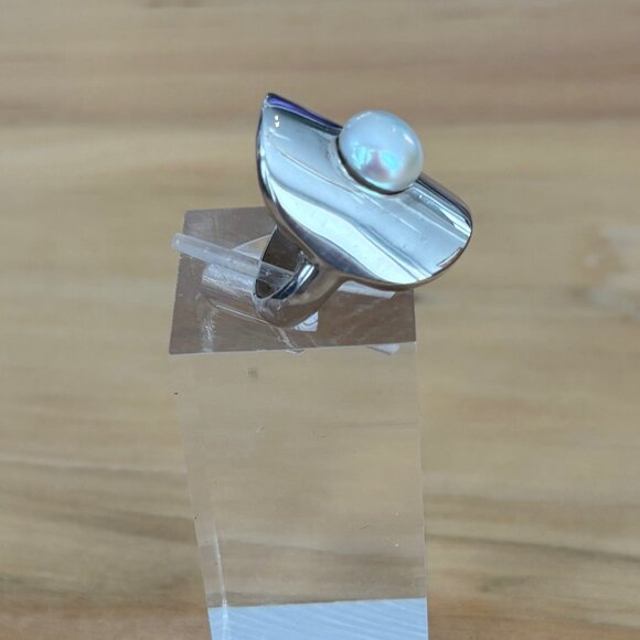 Sterling Silver & Freshwater White Pearl Sheild Style Ring Size 5 3/4 - Picture 4 of 9